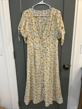 Cupshe Cream Floral Button-Front Midi Dress with Yellow Blooms Size Medium
